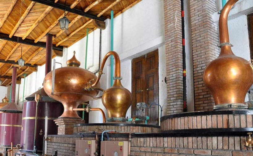 Vino a destilación en La Rioja y Extremadura
