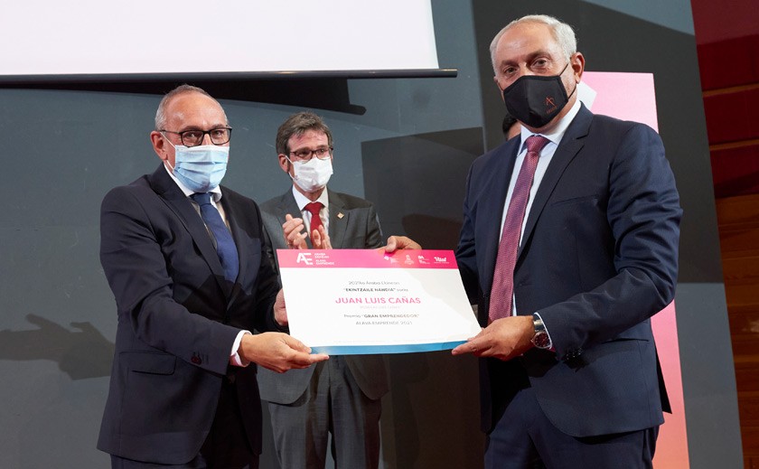 Juan Luis Cañas recibe el premio Gran Emprendedor